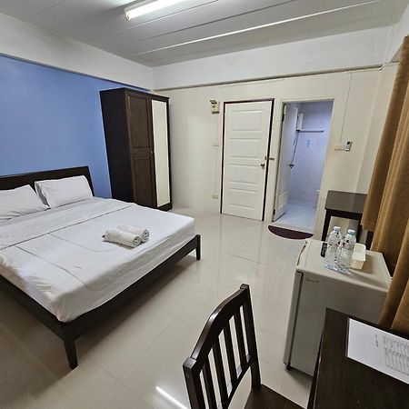 Si Fah At Bangsaen Hotel Ban Rong Khoei Esterno foto