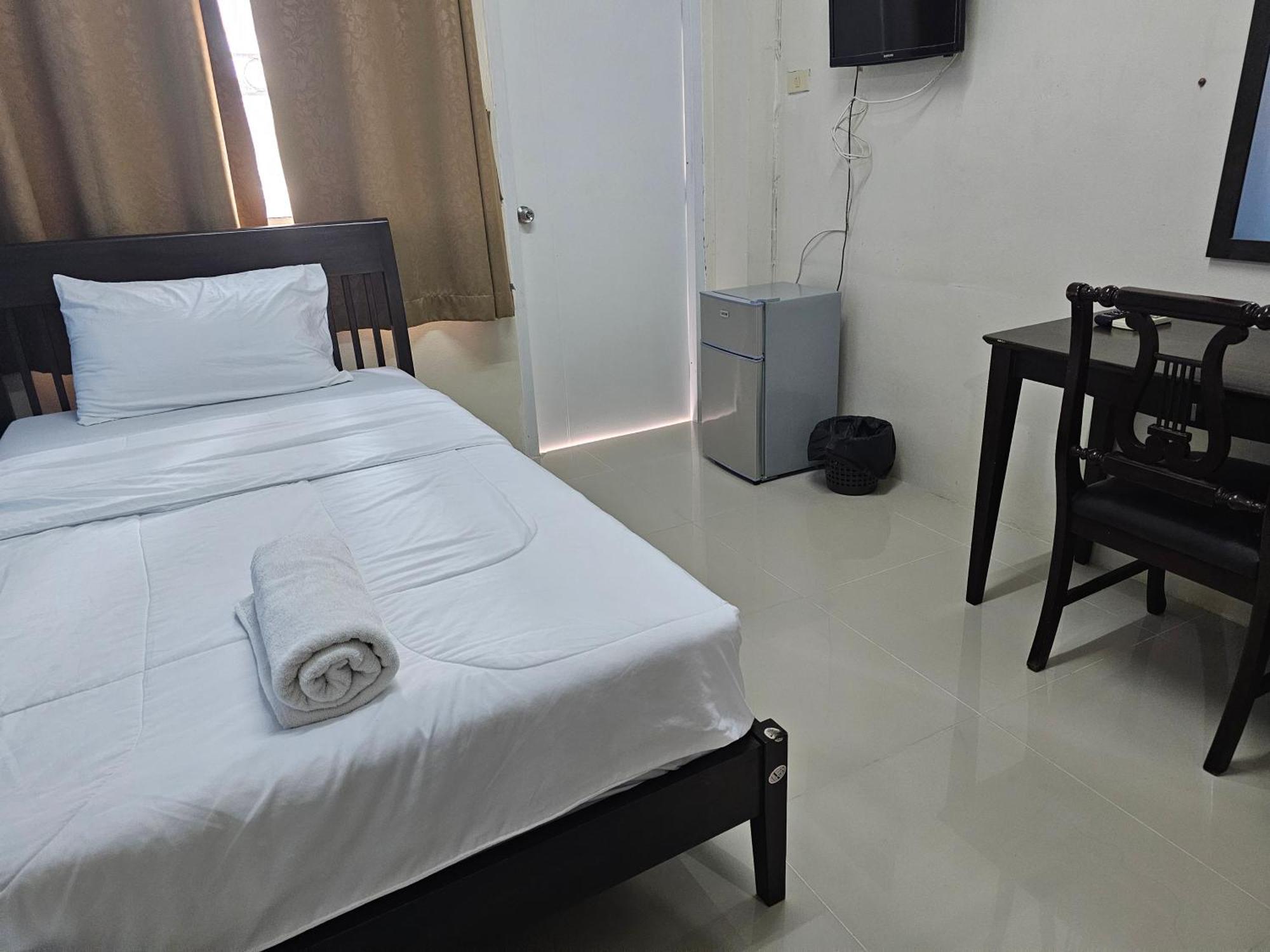 Si Fah At Bangsaen Hotel Ban Rong Khoei Esterno foto