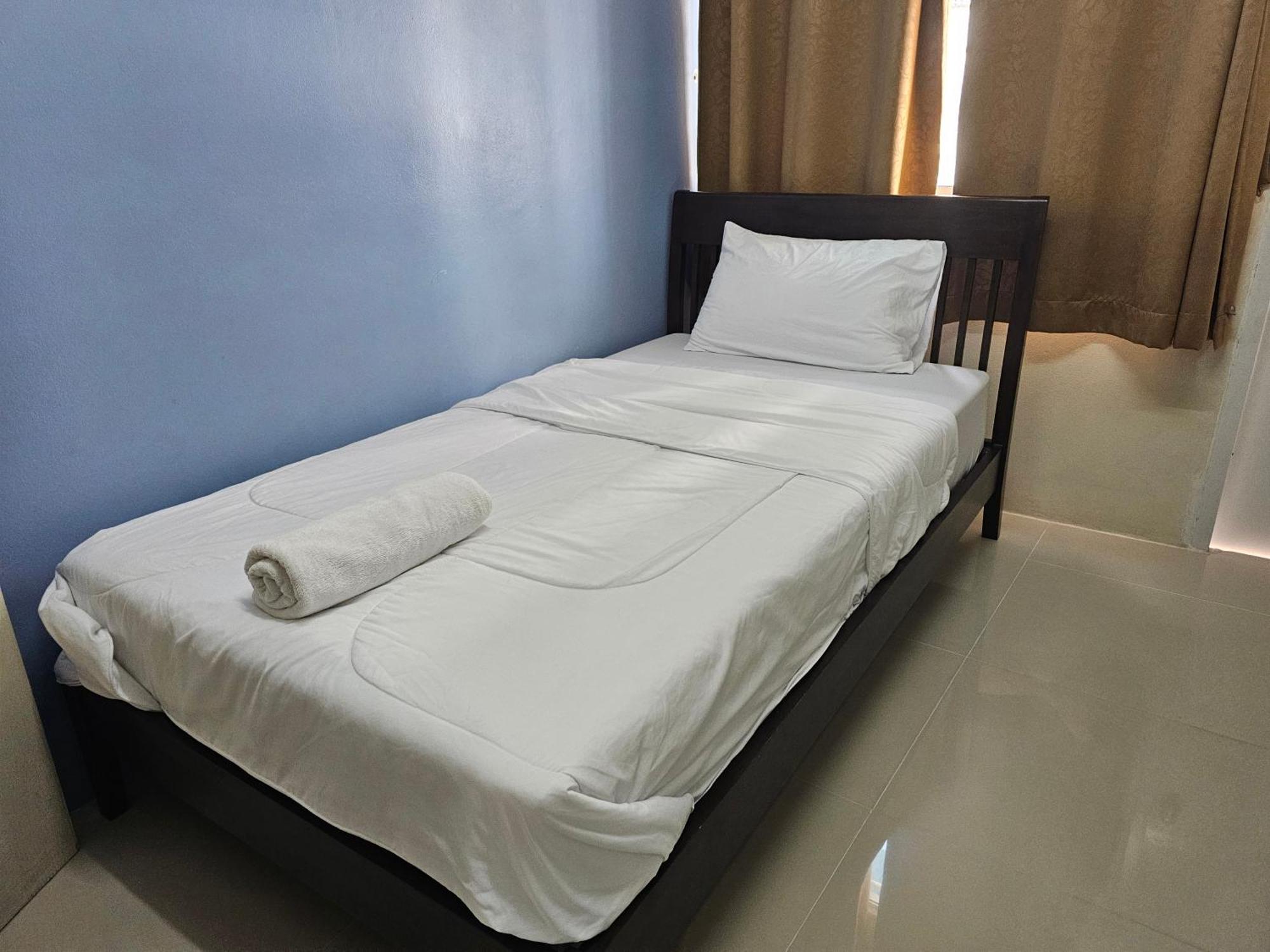 Si Fah At Bangsaen Hotel Ban Rong Khoei Esterno foto