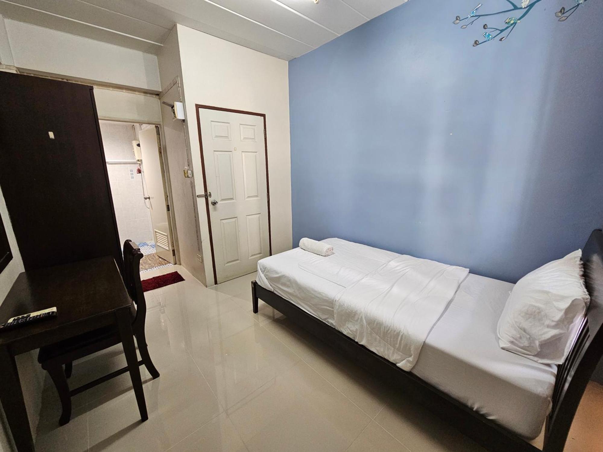 Si Fah At Bangsaen Hotel Ban Rong Khoei Esterno foto