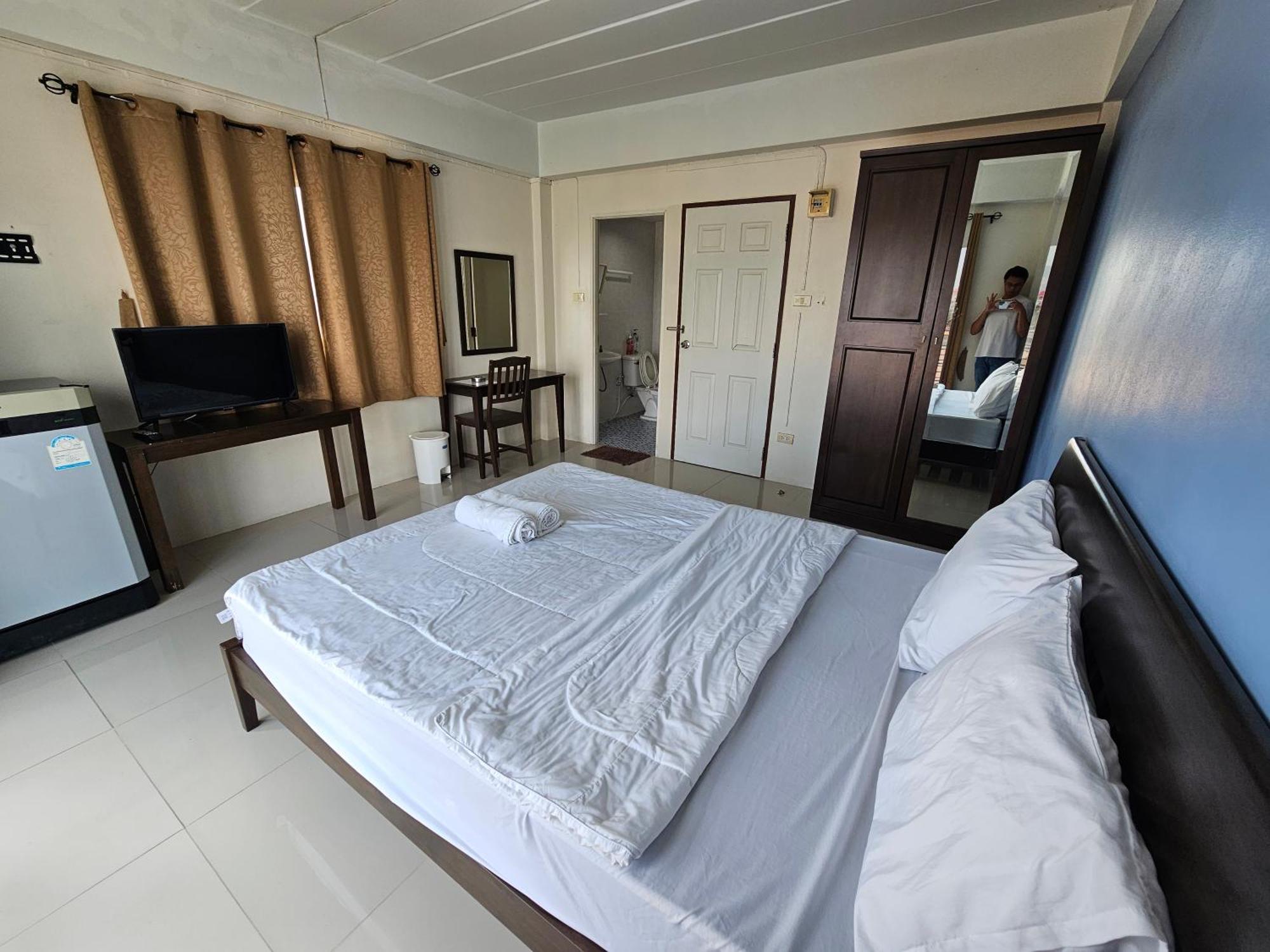 Si Fah At Bangsaen Hotel Ban Rong Khoei Esterno foto