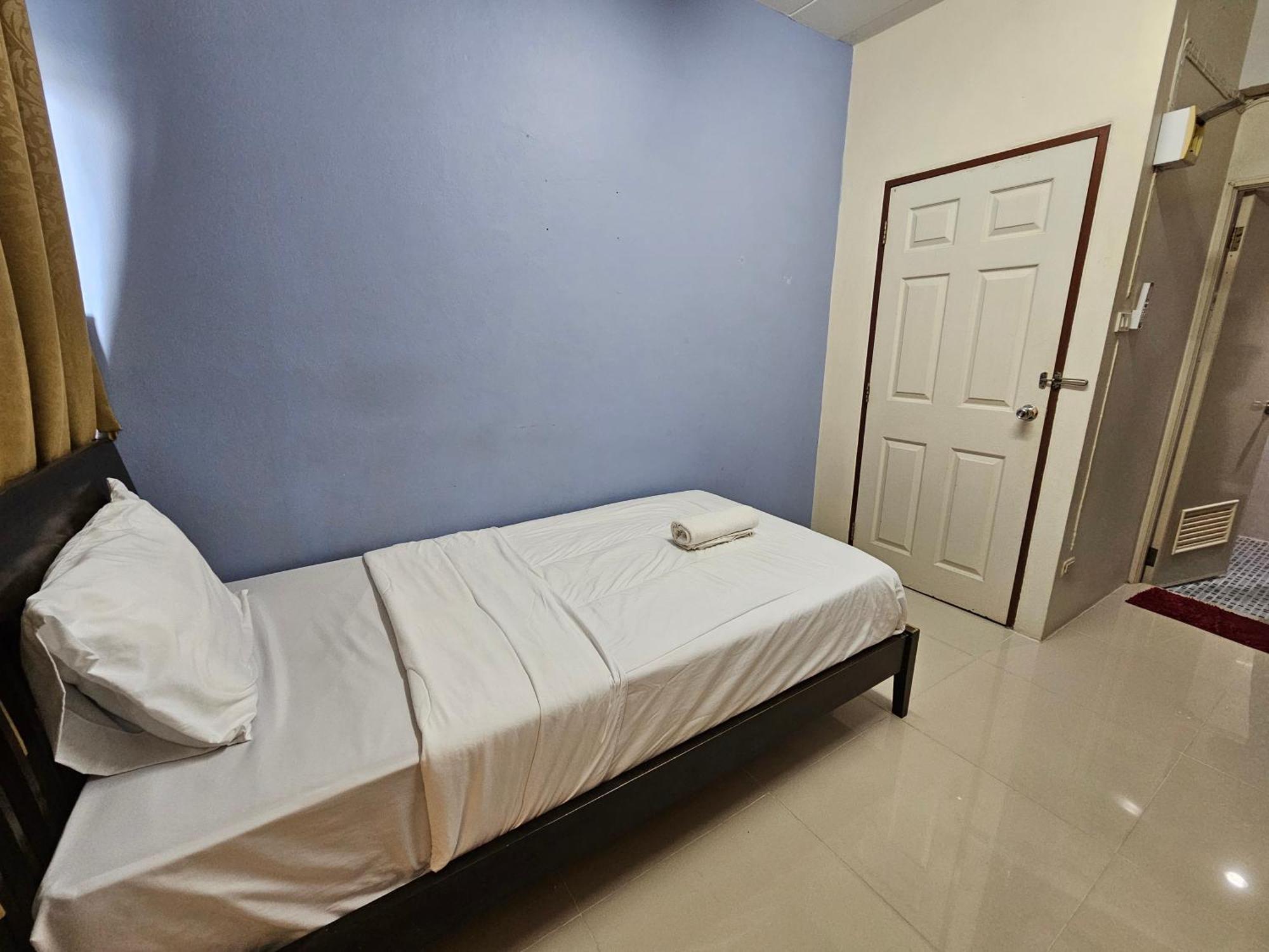 Si Fah At Bangsaen Hotel Ban Rong Khoei Esterno foto