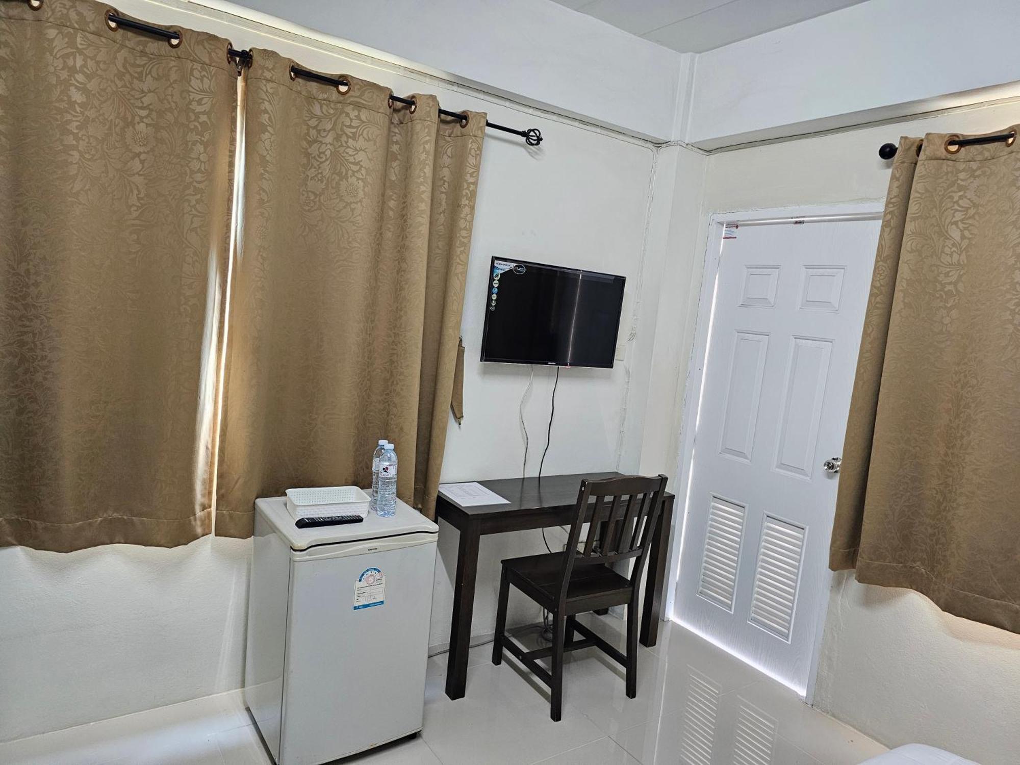 Si Fah At Bangsaen Hotel Ban Rong Khoei Esterno foto