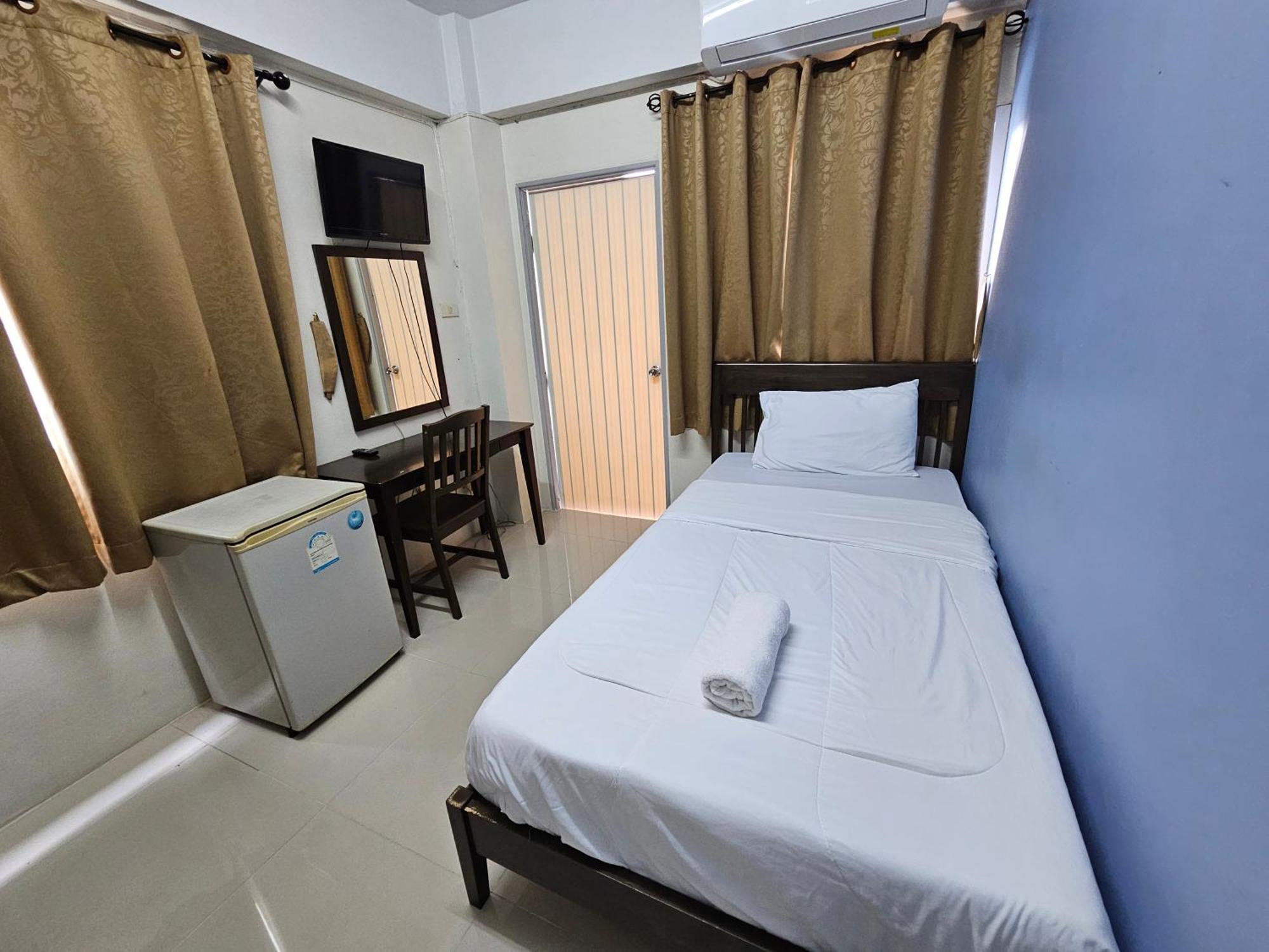 Si Fah At Bangsaen Hotel Ban Rong Khoei Esterno foto