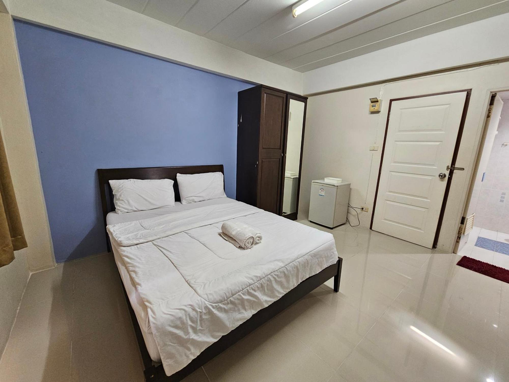 Si Fah At Bangsaen Hotel Ban Rong Khoei Esterno foto