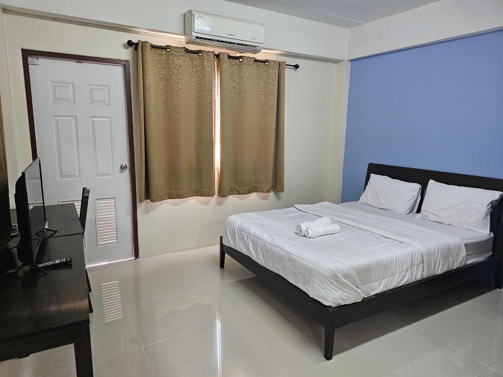 Si Fah At Bangsaen Hotel Ban Rong Khoei Esterno foto