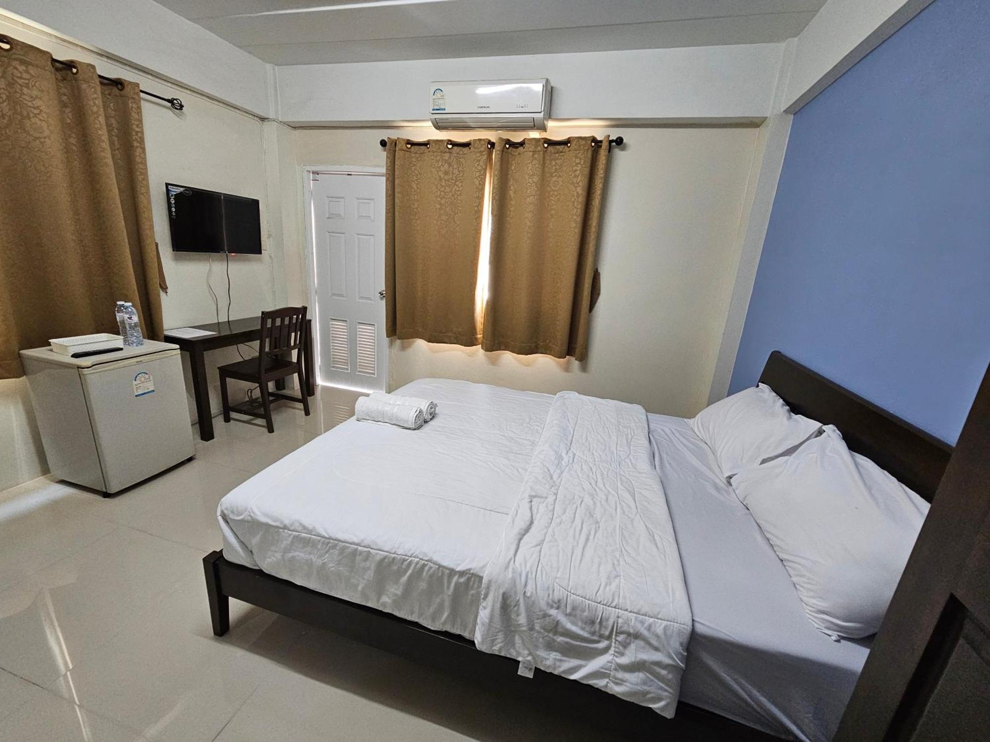 Si Fah At Bangsaen Hotel Ban Rong Khoei Esterno foto