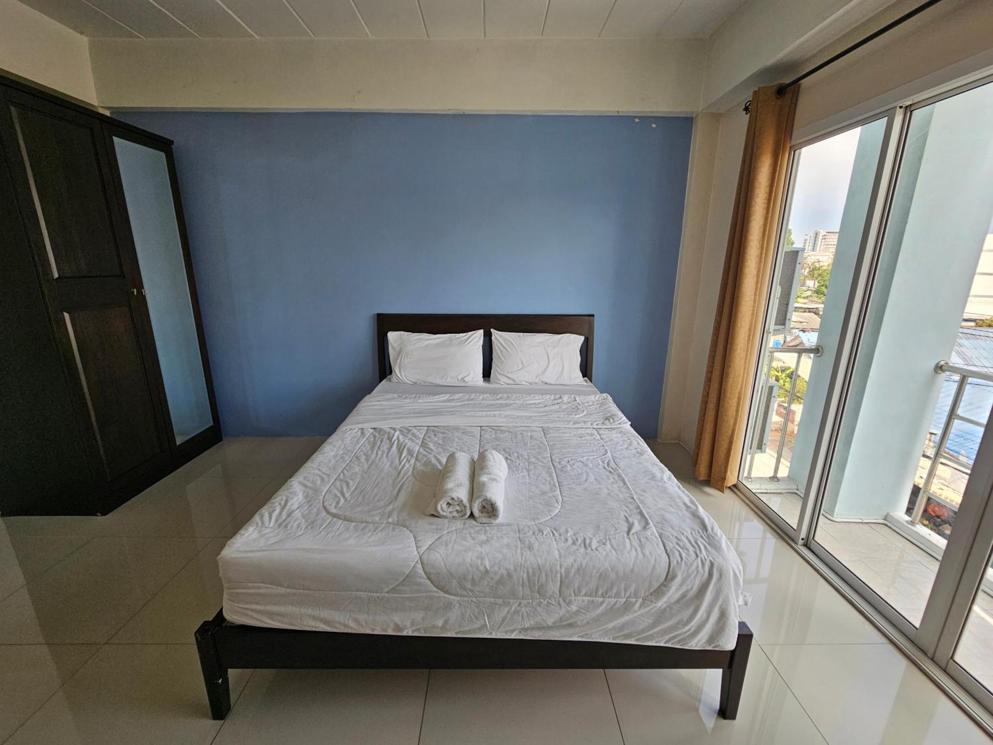 Si Fah At Bangsaen Hotel Ban Rong Khoei Esterno foto