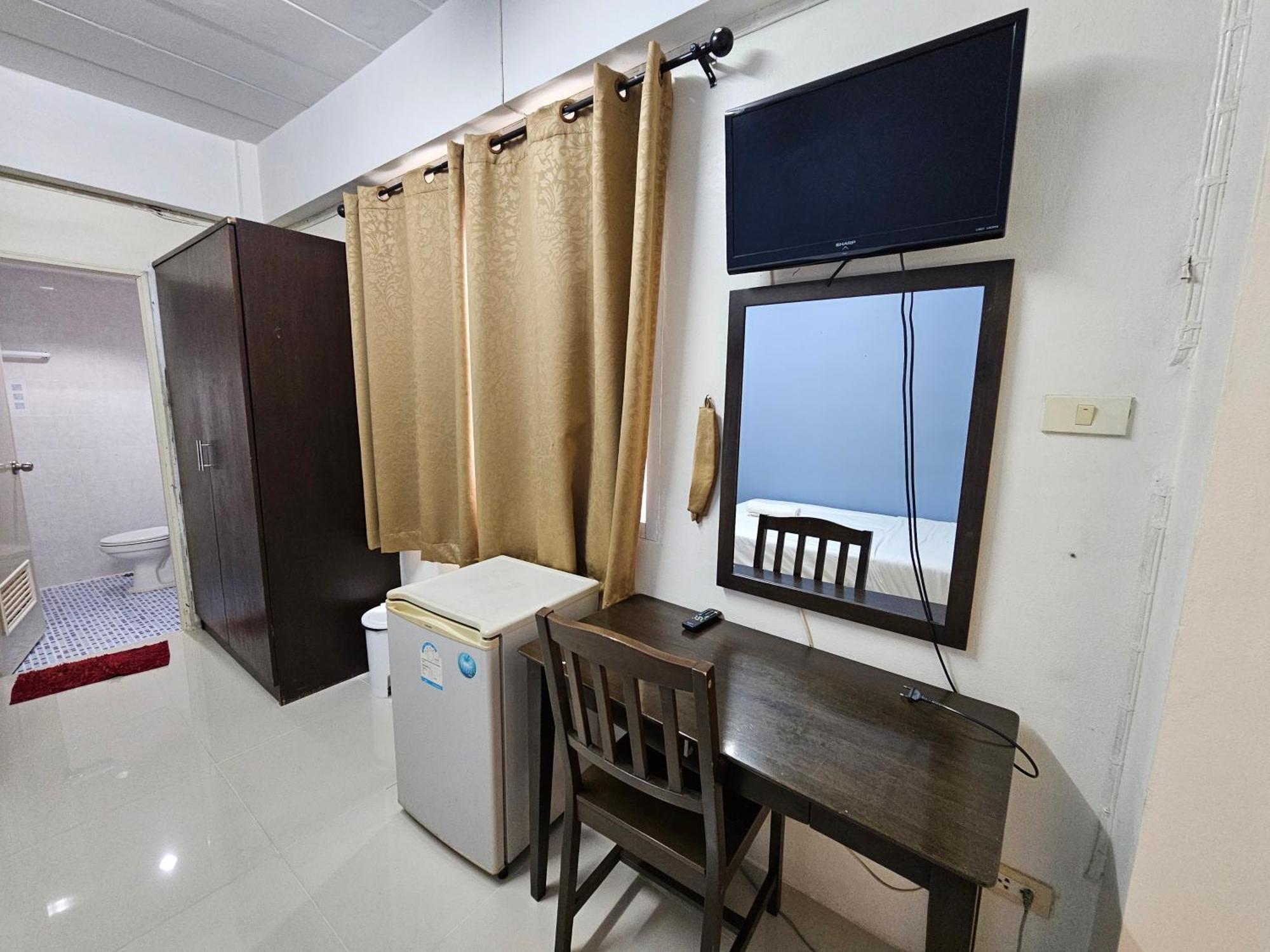 Si Fah At Bangsaen Hotel Ban Rong Khoei Esterno foto