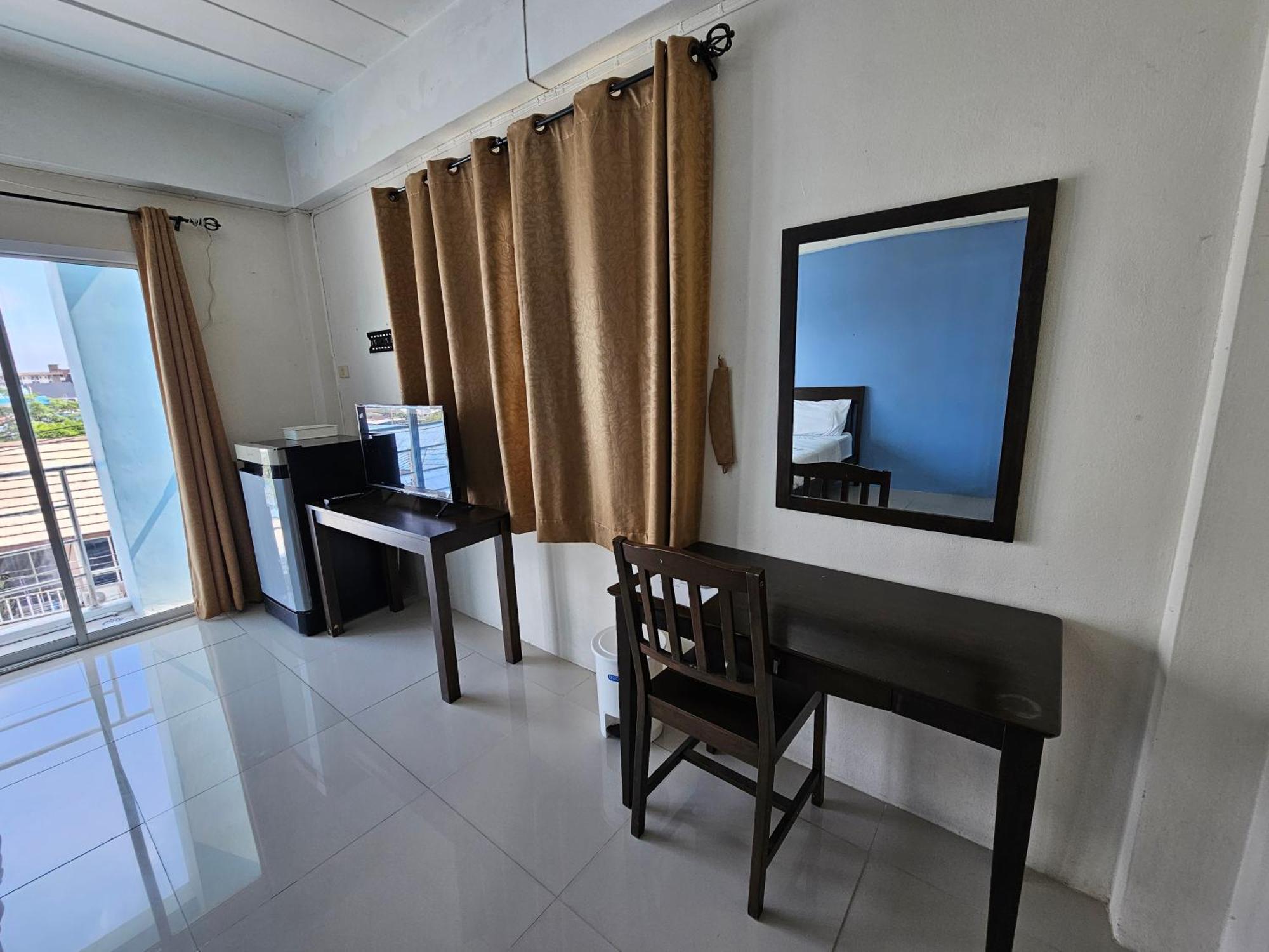 Si Fah At Bangsaen Hotel Ban Rong Khoei Esterno foto