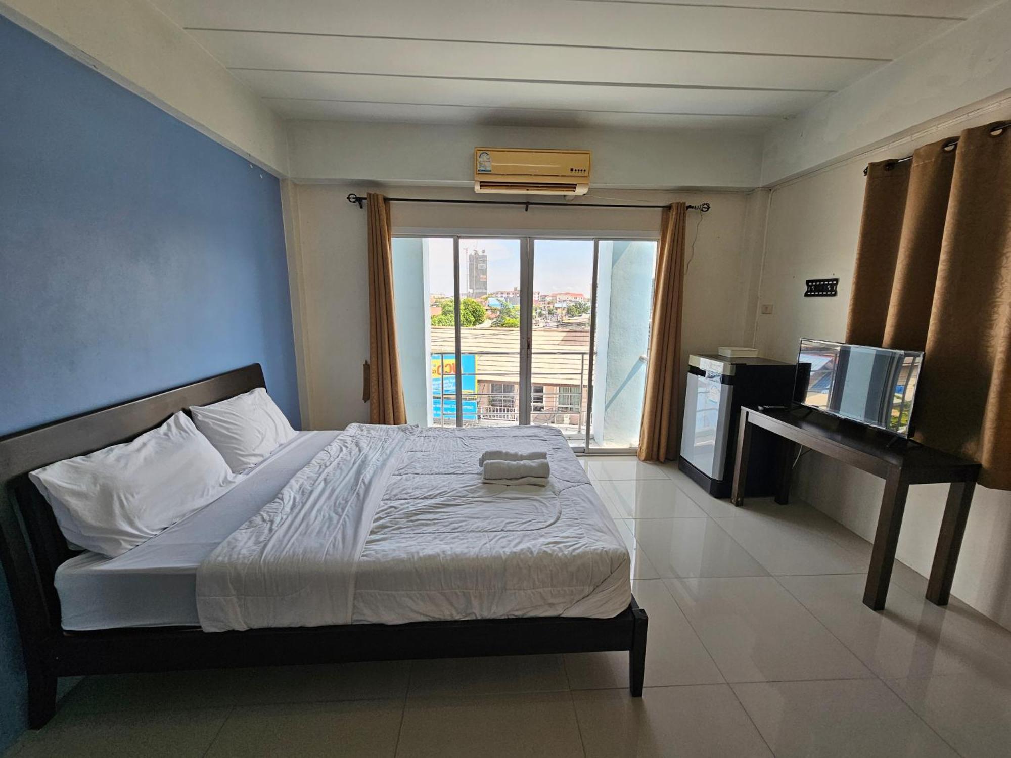 Si Fah At Bangsaen Hotel Ban Rong Khoei Esterno foto
